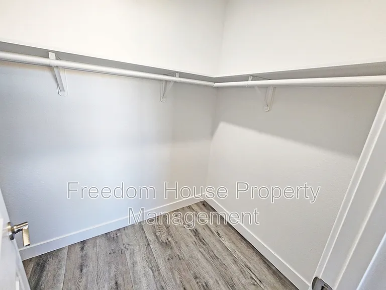 581 Valiant Ave — Photo 18