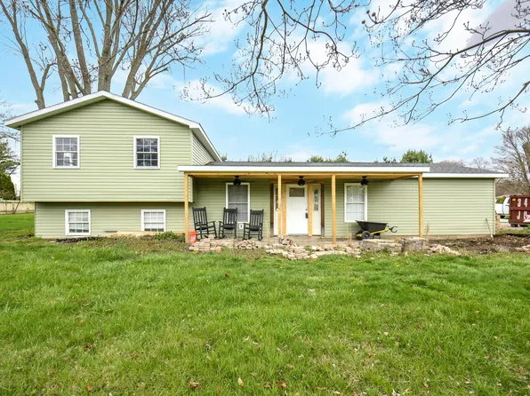 229 Meadow Dr NE, Newark, OH 43055