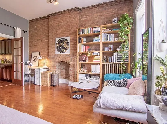 Rented by Daniel Gale Sotheby's International Realty | media 17