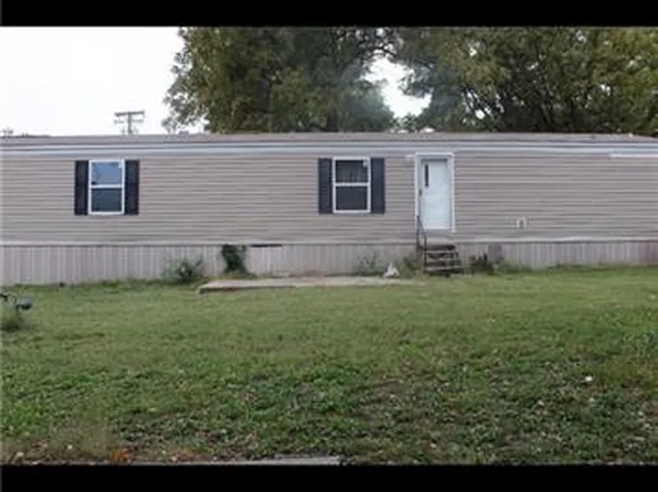 1 Oakdale Dr, Lexington, MO 64067