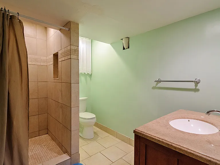 1410 W 21st St — Photo 24