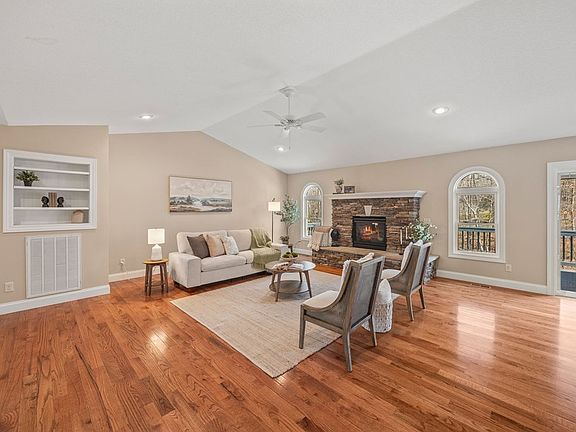 5th image of 300 Satsuma Dr