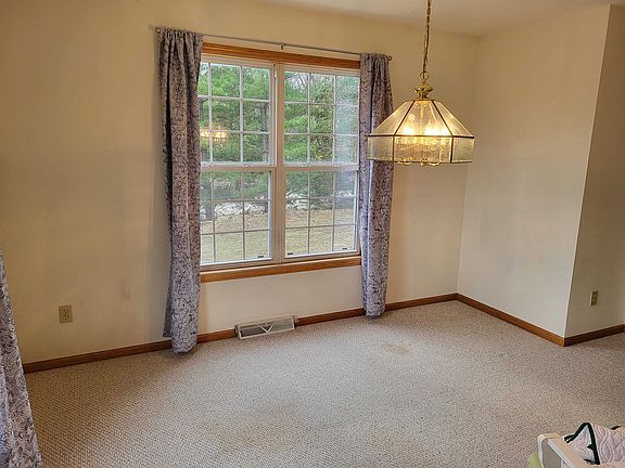 5th image of 1040 E Lakeside Dr