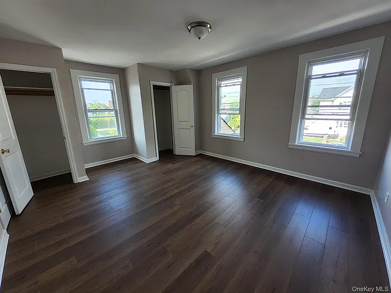 90 Hempstead Ave — Photo 7