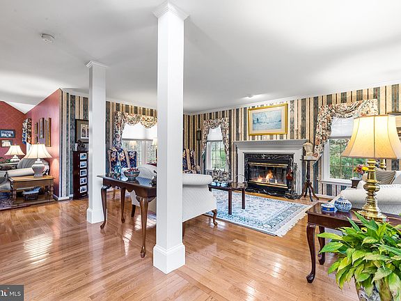 4th image of 100 Great Oak Dr