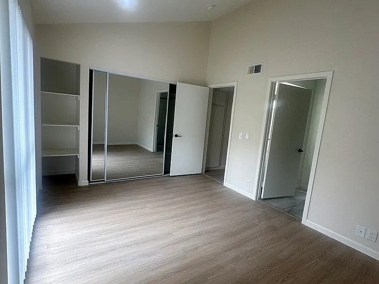 Gramercy Apartments — Photo 29