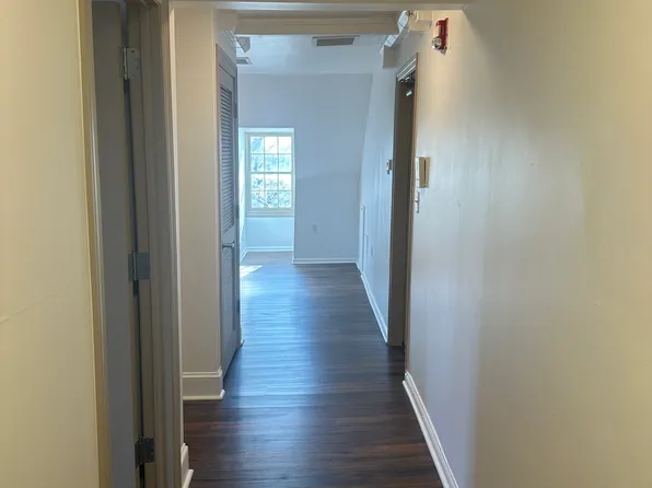 1805 N Market St APT 201, Wilmington, DE 19802