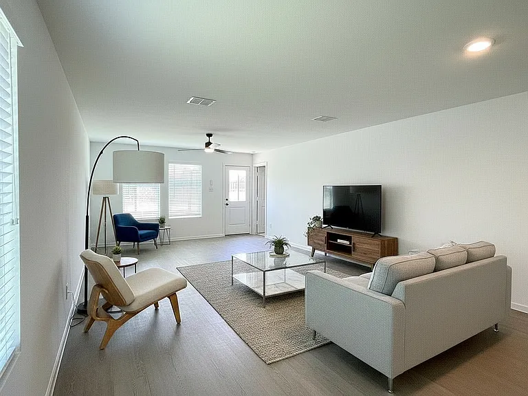 3185 Campeiro Ave — Photo 10