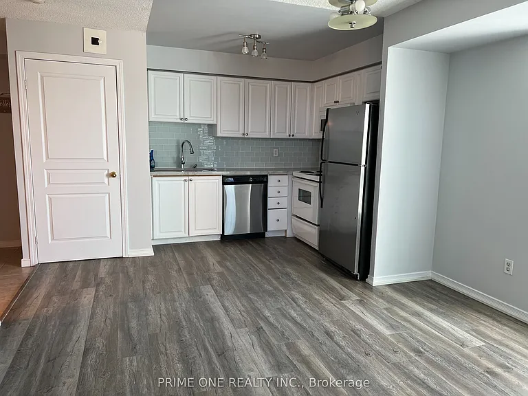 2545 Erin Centre Blvd #510 — Photo 5