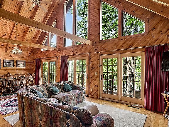 5th image of 226 Cove Ridge Ln