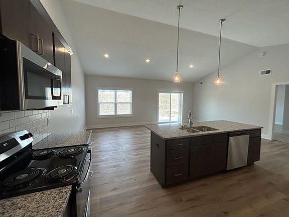 4th image of 8694 Tremont Ln