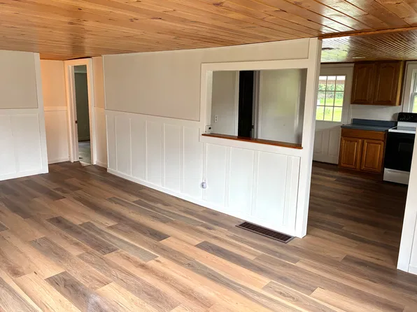 (undisclosed Address), Newfane, NY 14108