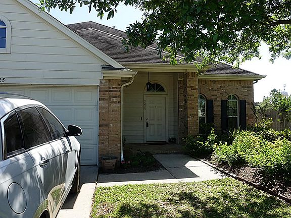 3rd image of 2225 Silvercreek Ct