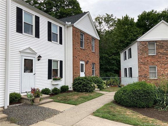 3rd image of 21 Colonial Vlg #21