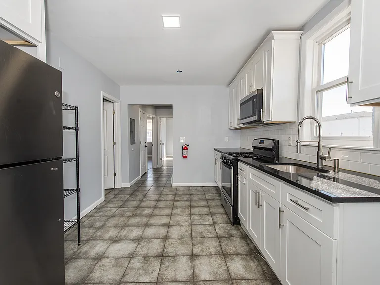373 N 10th St #2 — Photo 8