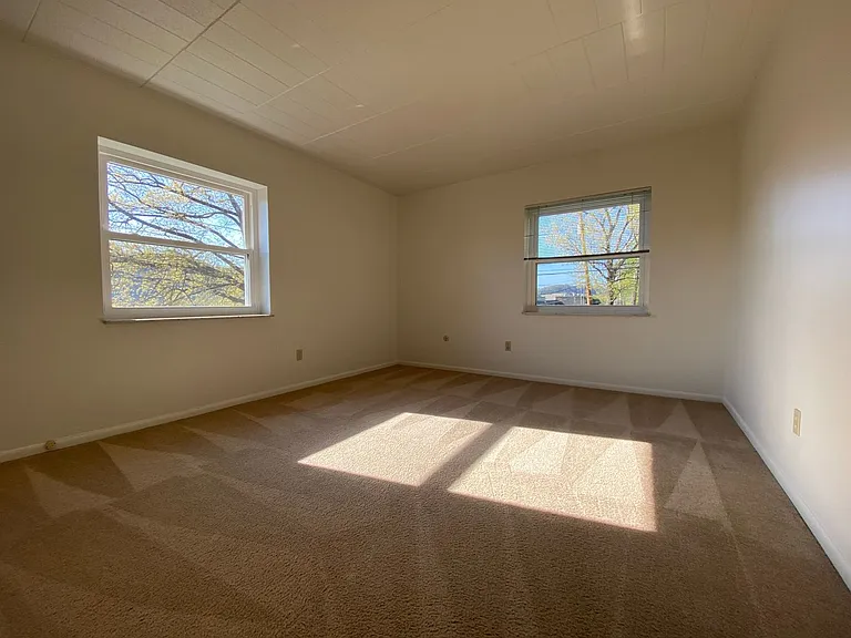 360 Maryland Ave — Photo 25