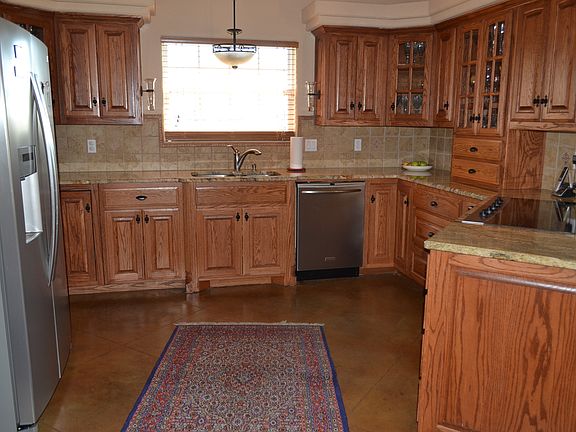 4th image of 405 Hunters Meadow Dr