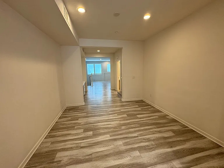 2nd floor: dining room (view from kitchen)