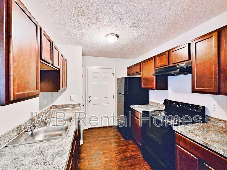 1186 Pangola Dr — Photo 2