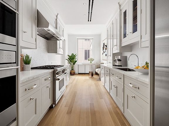 5th image of 301 E 80th St #7A
