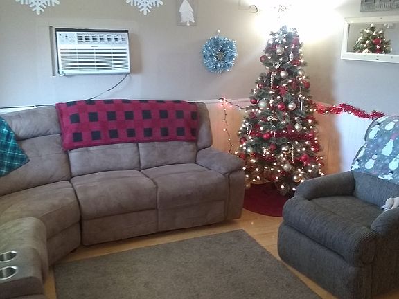 2nd image of 562 SE Gregory Dr