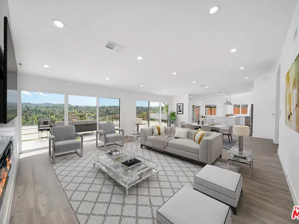 23500 Aetna St, Woodland Hills, CA 91367