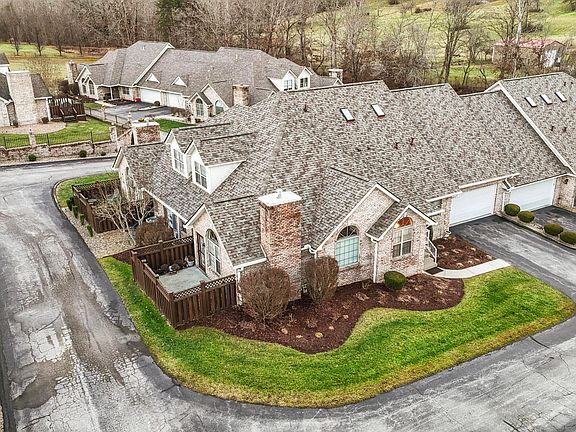 4th image of 312 Village Dr