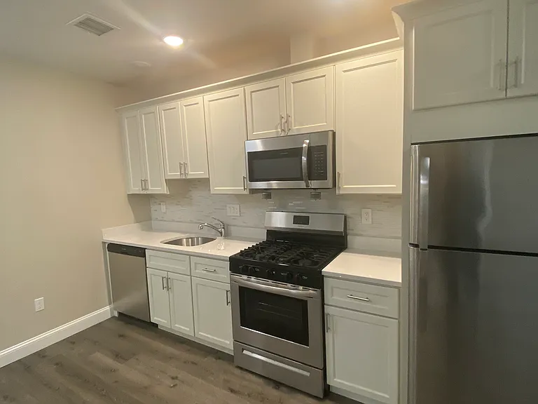 191 N Common St #202 — Photo 4