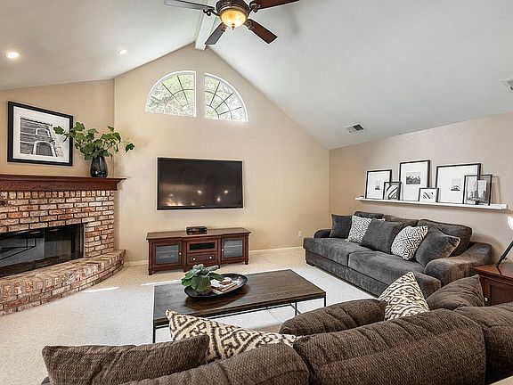 3rd image of 2047 Sheffield Dr