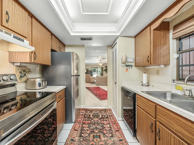 3833 Edgewater Dr — Photo 32