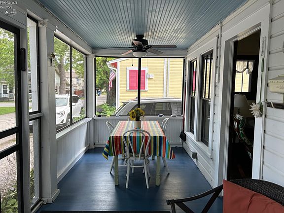 3rd image of 311 W 4th St