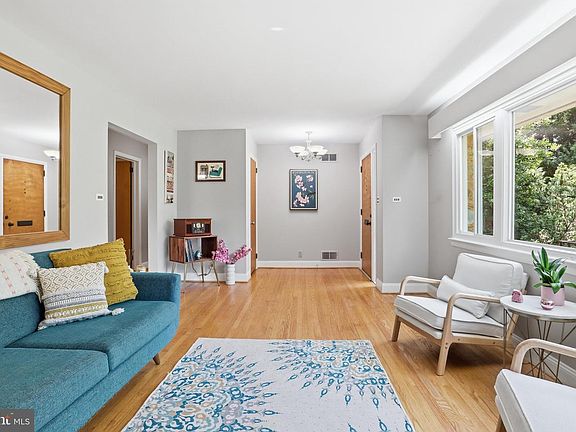 5th image of 2615 S June St
