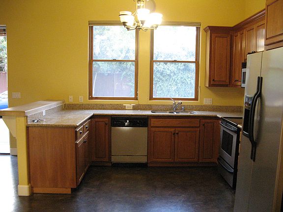 3rd image of 400 California St #D
