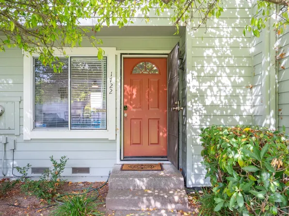 1722 Oldfield Way, Santa Rosa, CA 95401