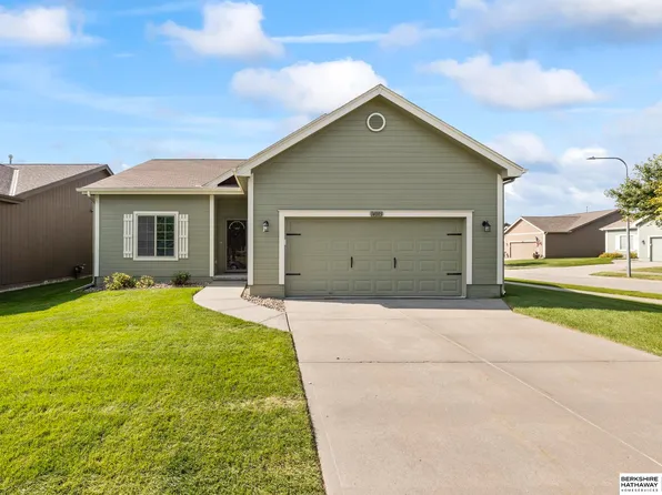 14085 Whitmore Cir, Omaha, NE 68142