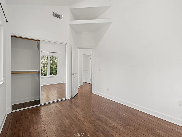 3210 N Ardmore Ave — Photo 40