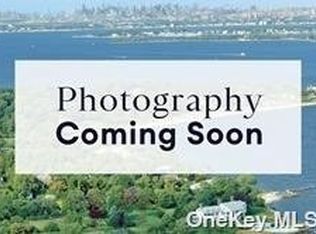 110 Foxhunt Cres, Syosset, NY 11791