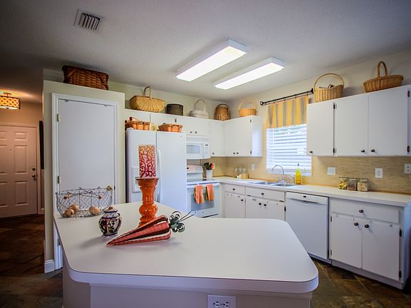 5th image of 16810 Le Clare Shores Dr
