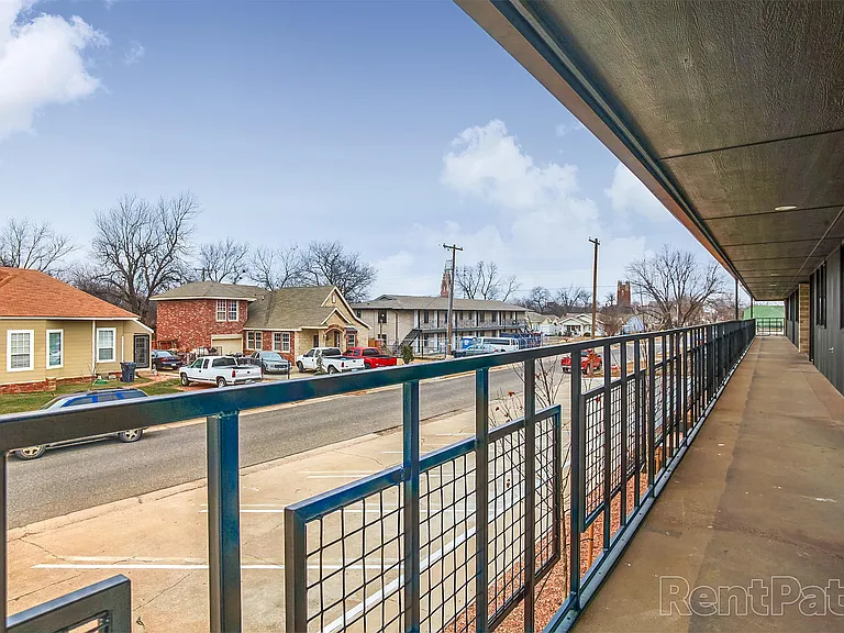 2000 N Blackwelder Ave — Photo 11