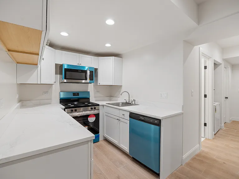 1906 Orrington Ave — Photo 7