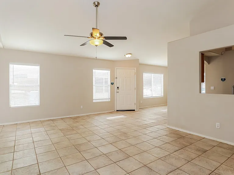 2214 E Aire Libre Ave — Photo 4