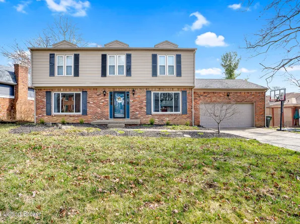 411 Cherry Point Dr, Douglass Hills, KY 40243