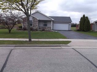 661 W Bucktrout St, Saukville, WI 53080
