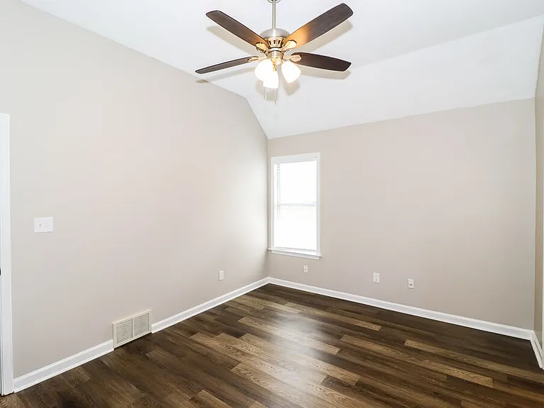 1123 Dove Hollow Cir W — Photo 10