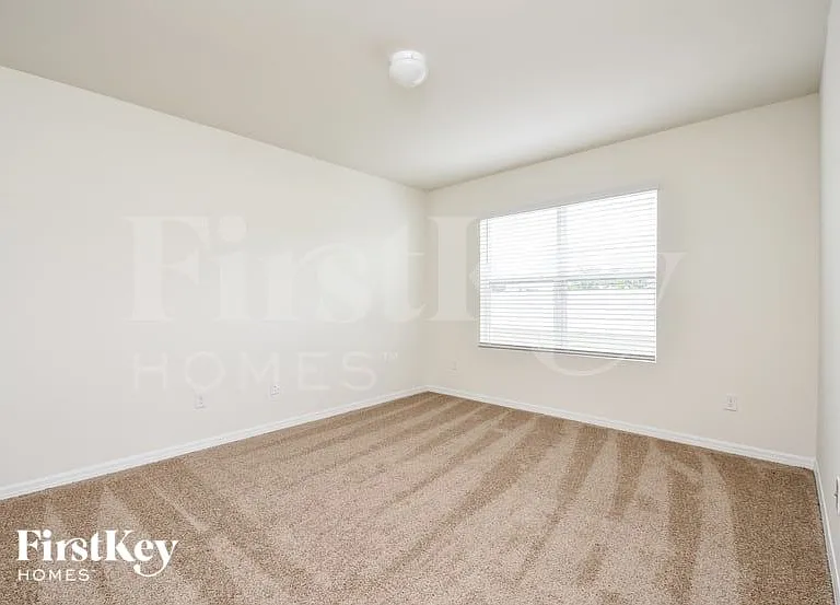 209 SW 20th St — Photo 11