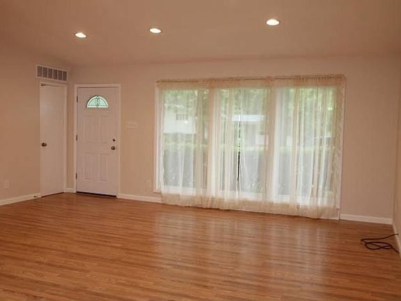 3rd image of 9523 Mesa Dr