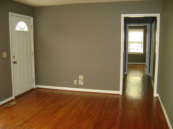3rd image of 2108 Crystal Dr
