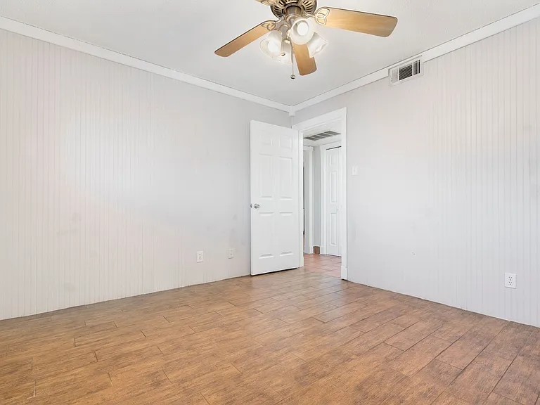 1207 W Wall St — Photo 14