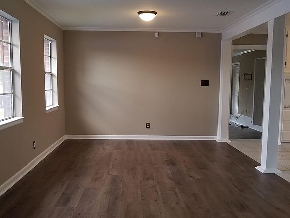 4th image of 2870 Wildwood Cres