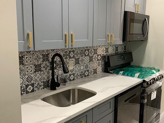 2nd image of 665 Thwaites Pl APT 2P
